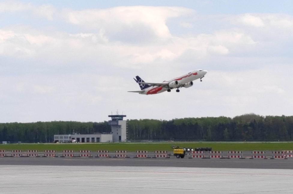Boeing 737-800 należący do PLL LOT - start z lotniska Warszawa-Radom (fot. Lotnisko Warszawa-Radom, Facebook)
