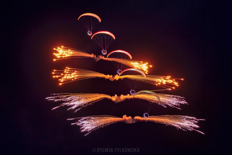 Flying Dragons Team - nocny pokaz z użyciem pirotechniki (fot. Sylwia Tylkowska)