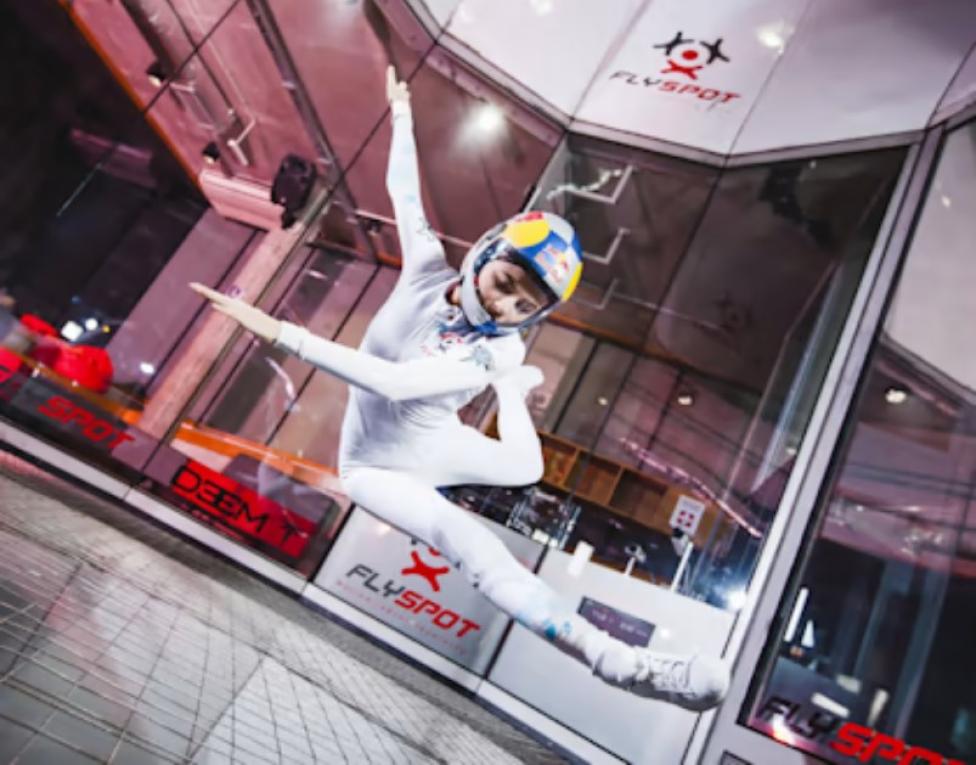 Maja Kuczyńska w tunelu aerodynamicznym (fot. Lauri Aapro, Red Bull Content Pool)