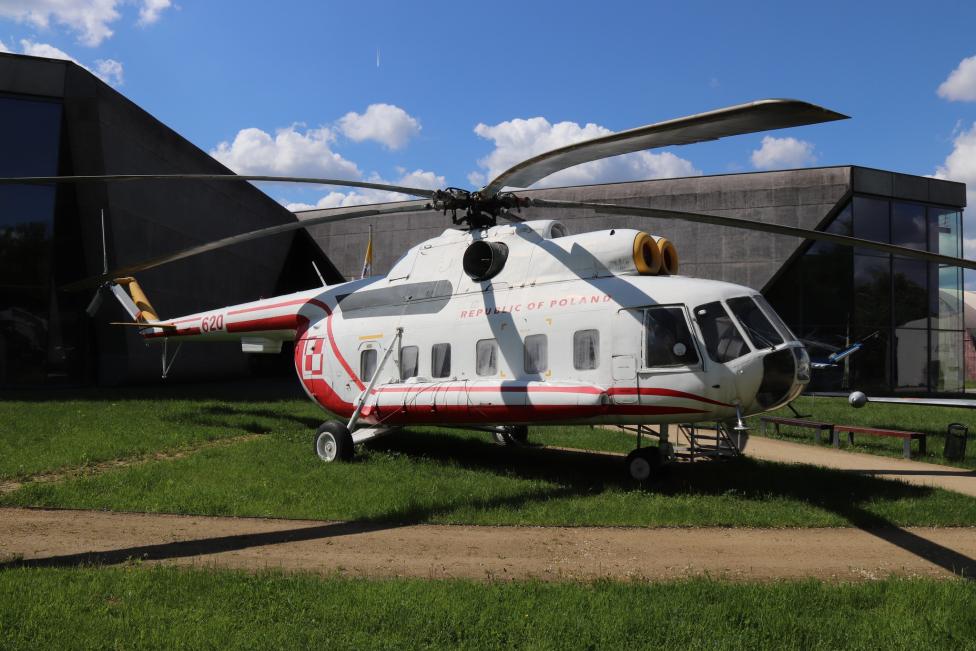 Mi-8 - śmigłowiec papieski (fot. Muzeum Lotnictwa Polskiego w Krakowie)