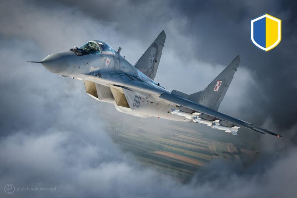 MiG-29 w locie - ukraińskie barwy w rogu (fot. Piotr Łysakowski)