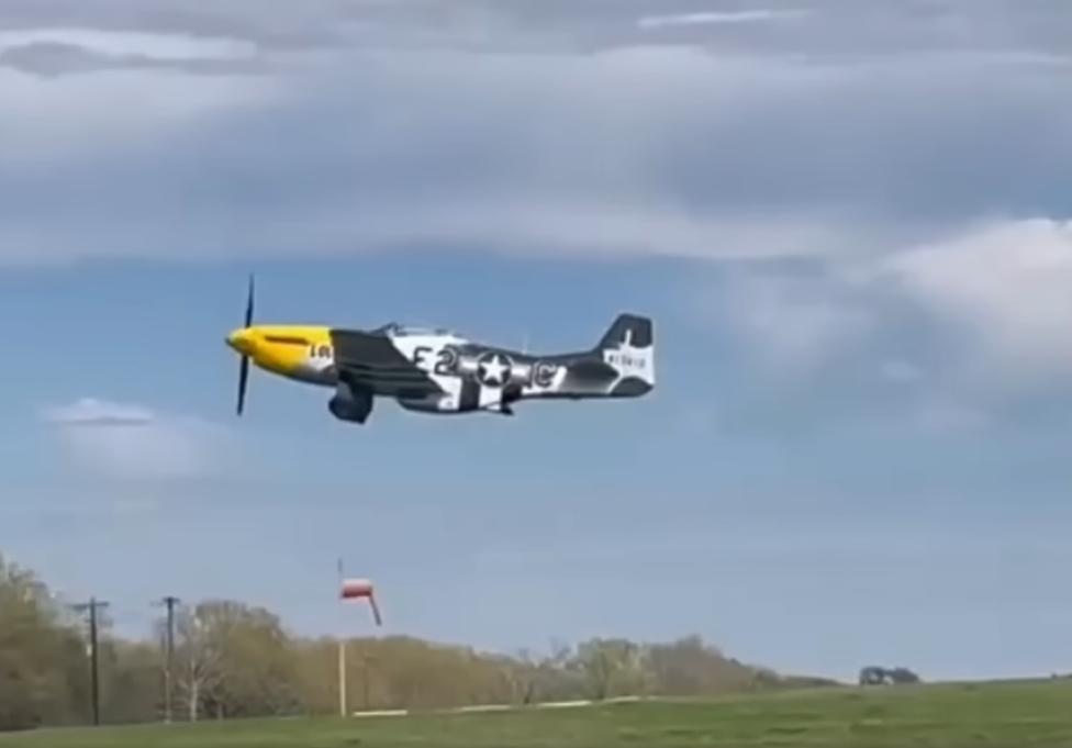 Mustang P-51D podczas awaryjnego lądowania