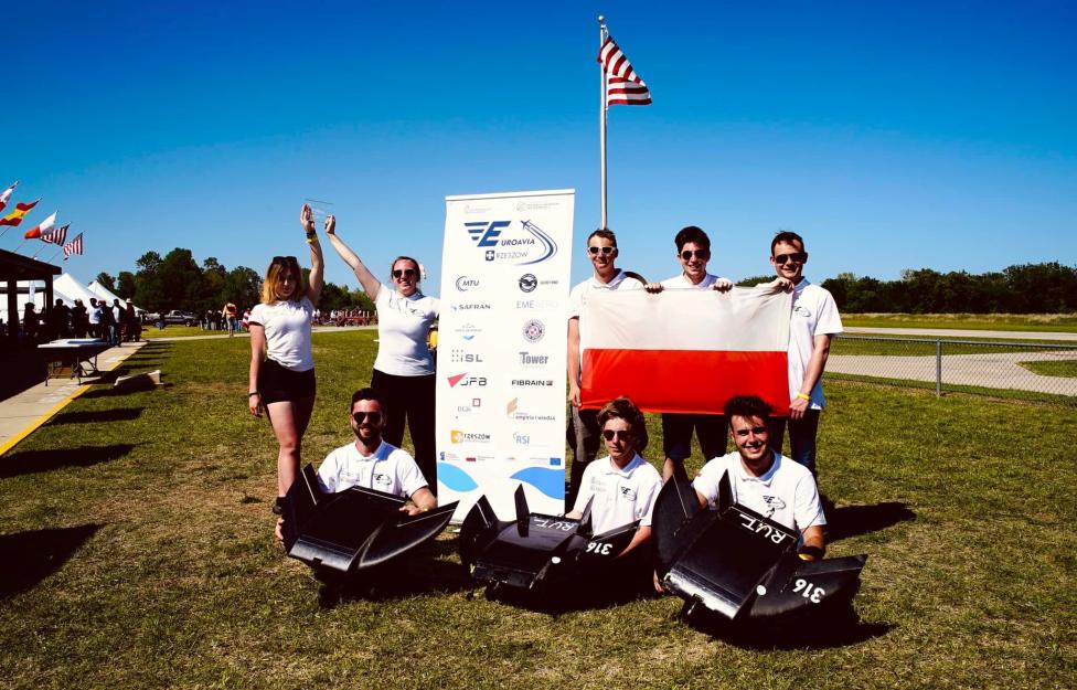 Studenci Koła Naukowego EUROAVIA Rzeszów na zawodach SAE Aero Design w Teksasie (fot. Euroavia Rzeszow)