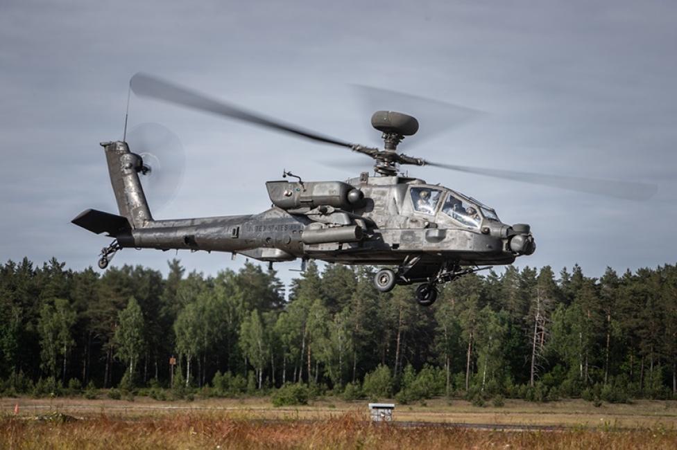 AH-64 Apache w locie (fot. Michał Niwicz)