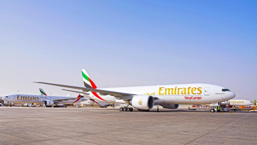 B747-400F należący do Emirates SkyCargo na płycie lotniska (fot. Emirates)