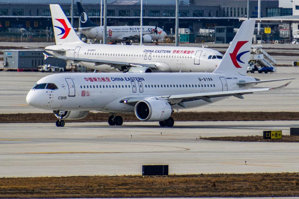 C919 należący do China Eastern Airlines na lotnisku (fot. China Eastern Airlines, Facebook)