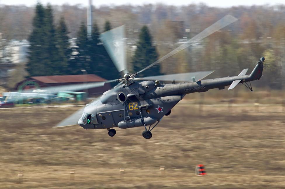 Mi-8 Sił Powietrznych Federacji Rosyjskiej w locie (fot. Alex Beltyukov, CC BY-SA 3.0 GFDL 1.2, Wikimedia Commons)