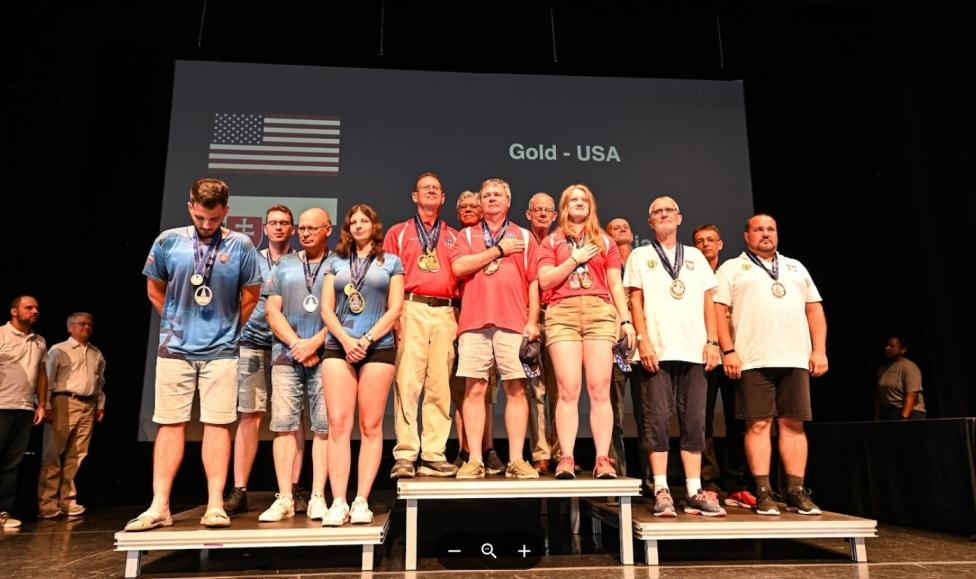 Mistrzostwa Świata Modeli Kosmicznych dla juniorów i seniorów w Austin USA - podium drużynowe (fot. Aeroklub Polski)