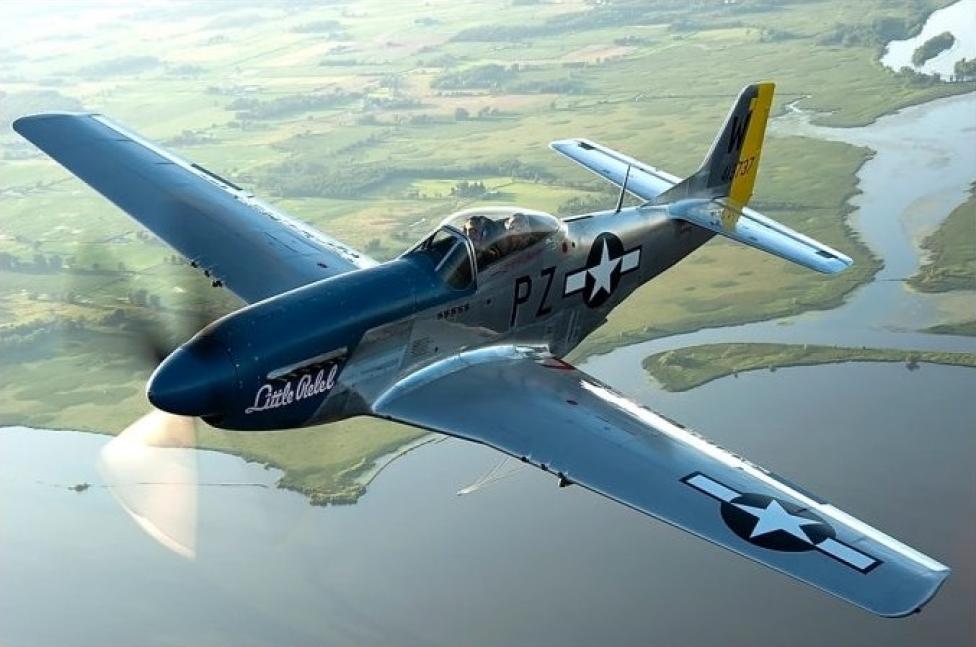 Mustang Little Rebel w locie (fot. Międzynarodowe Pokazy Lotnicze AIR SHOW Radom)