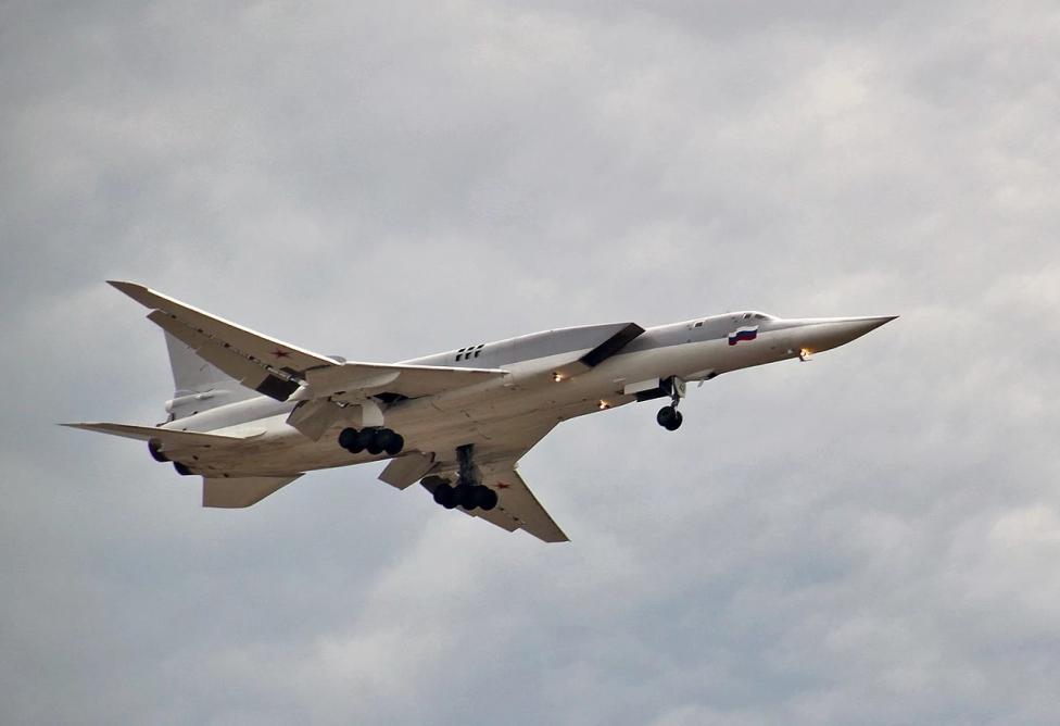 Tu-22M3 - rosyjski bombowiec strategiczny - lądowanie (fot. Max071086, CC BY-SA 3.0, Wikimedia Commons)