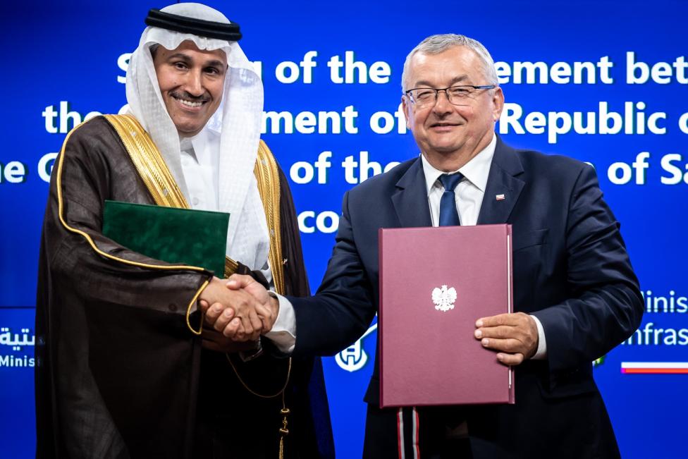 Umowa między Rządem Rzeczypospolitej Polskiej a Rządem Królestwa Arabii Saudyjskiej o komunikacji lotniczej - podpisana (fot. Ministerstwo Infrastruktury)