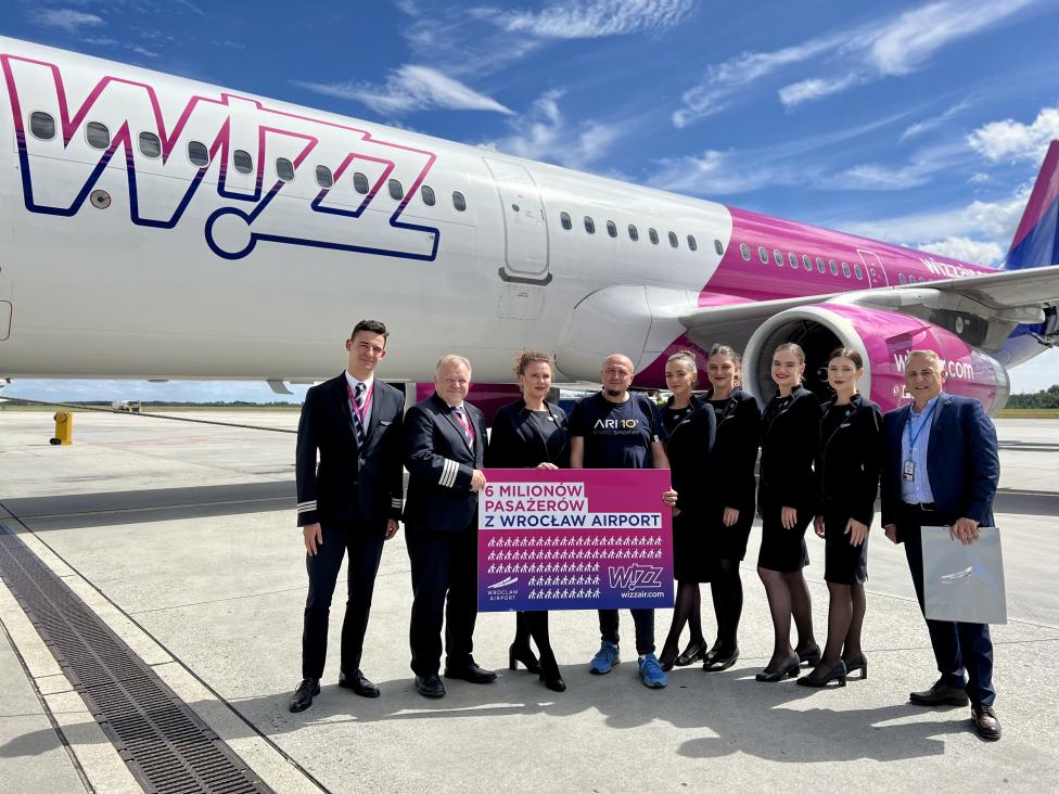 Wizz Air świętuje 6 mln pasażerów na lotnisku we Wrocławiu (fot. Wizz Air)