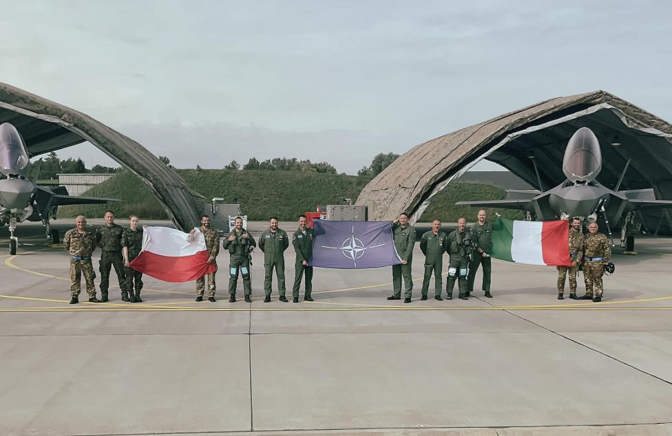 F35 Włoskich Sił Powietrznych na lotnisku 22. Bazy Lotnictwa Taktycznego w Malborku (fot. Dowództwo Generalne Rodzajów Sił Zbrojnych)
