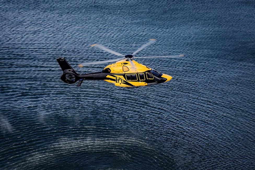 H160 w locie nad wodą (fot. Dianne Bond, Airbus Helicopters)