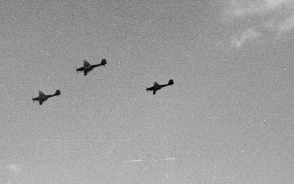 Niemieckie Ju-87 podczas akcji bojowej, fot. asisbiz