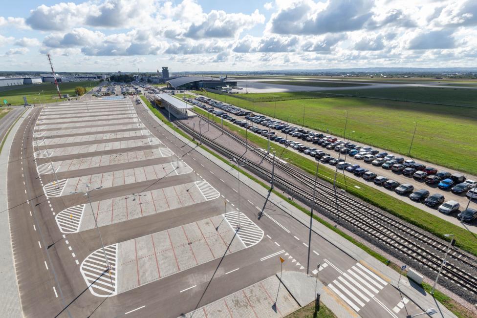 Nowy parking przy lotnisku w Jasionce (fot. Łukasz Ożóg, port lotniczy Rzeszów-Jasionka)