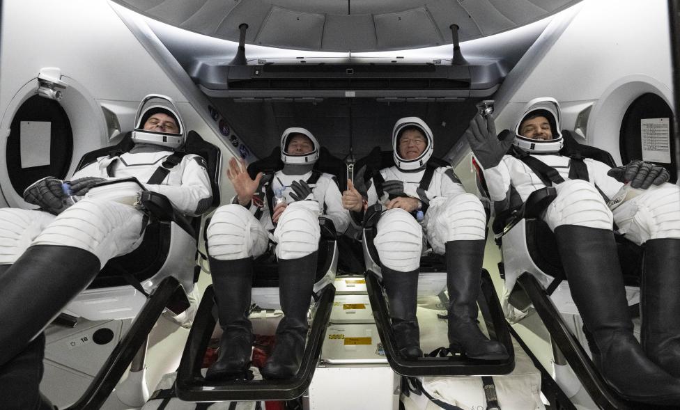 Załoga SpaceX Crew-6 NASA bezpiecznie wraca na Ziemię w pobliżu wybrzeża Florydy (fot. NASA, Joel Kowsky)