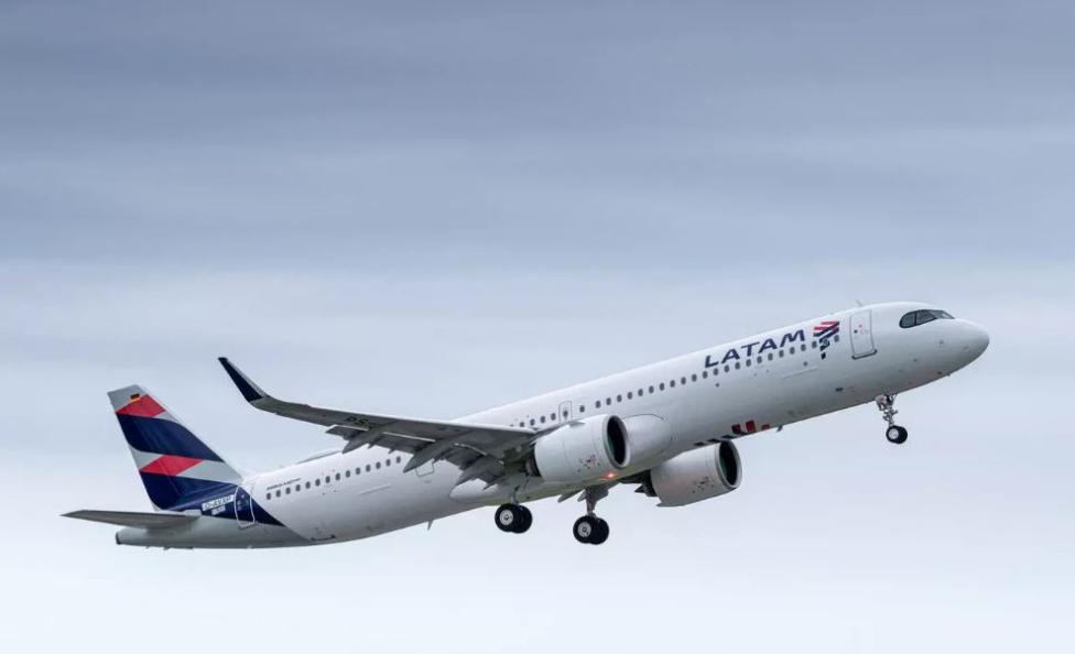 A321 linii LATAM Airlines - start (fot. Airbus)