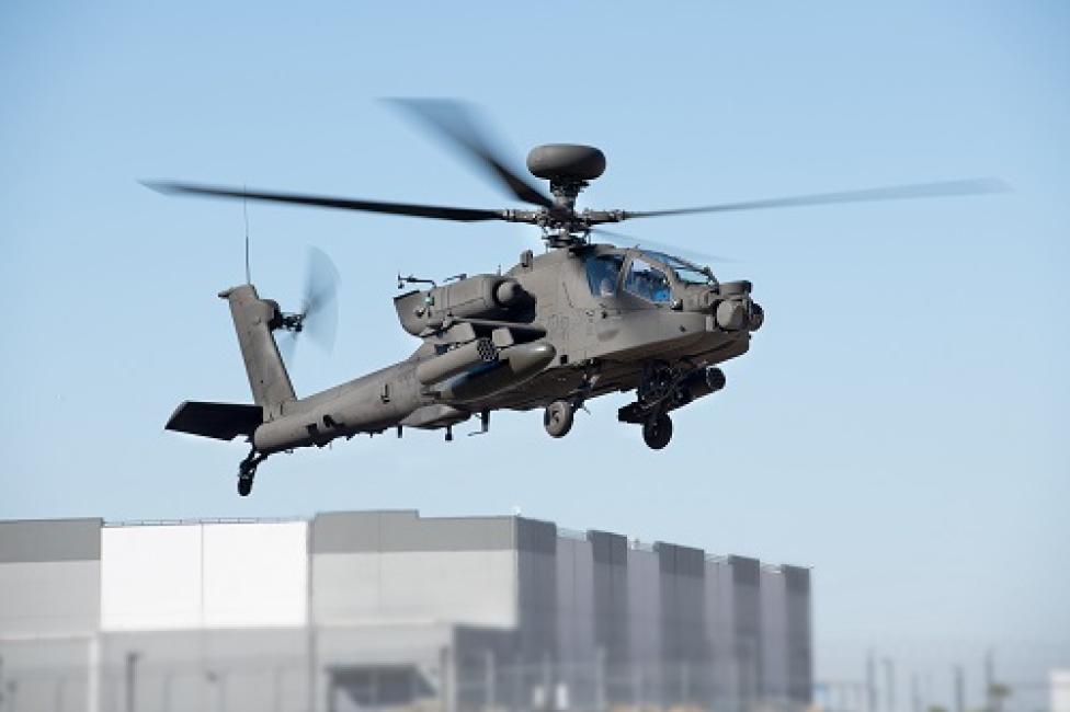 AH-64E Apache w locie (fot. Boeing)