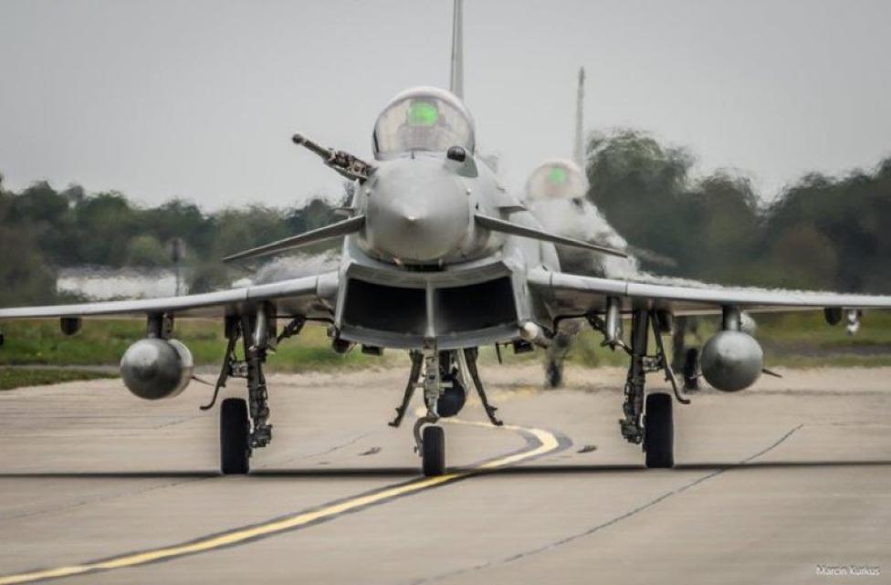Dwa myśliwce Typhoon Królewskich Sił Powietrznych (fot. Marcin Kurkus, za Mariusz Błaszczak - Twitter)
