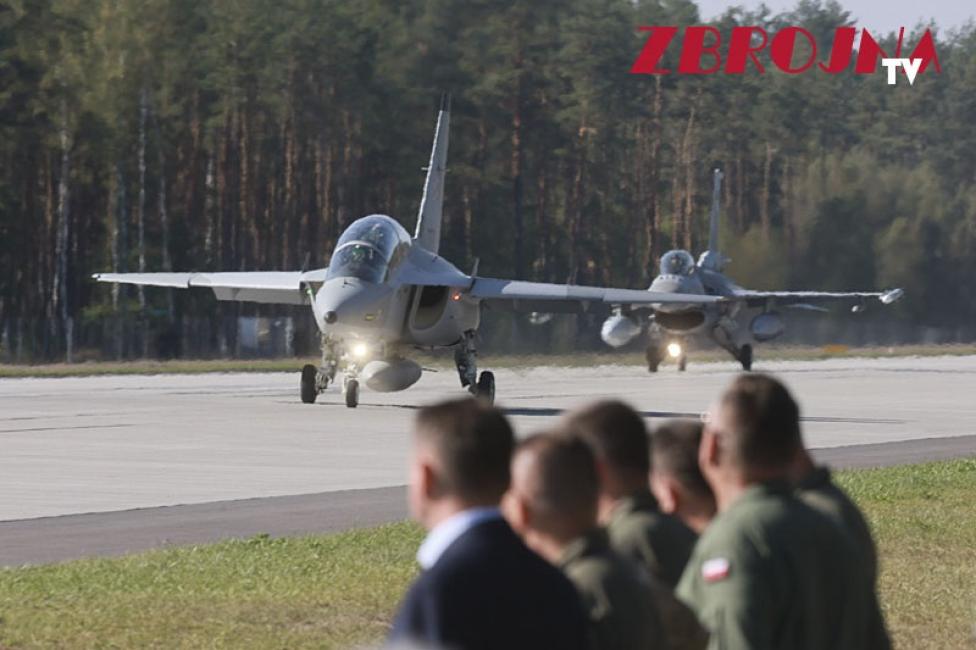 F-16 i  M-346 Bielik na drodze podczas ćwiczenia "Route 604" (fot. Michał Niwicz)