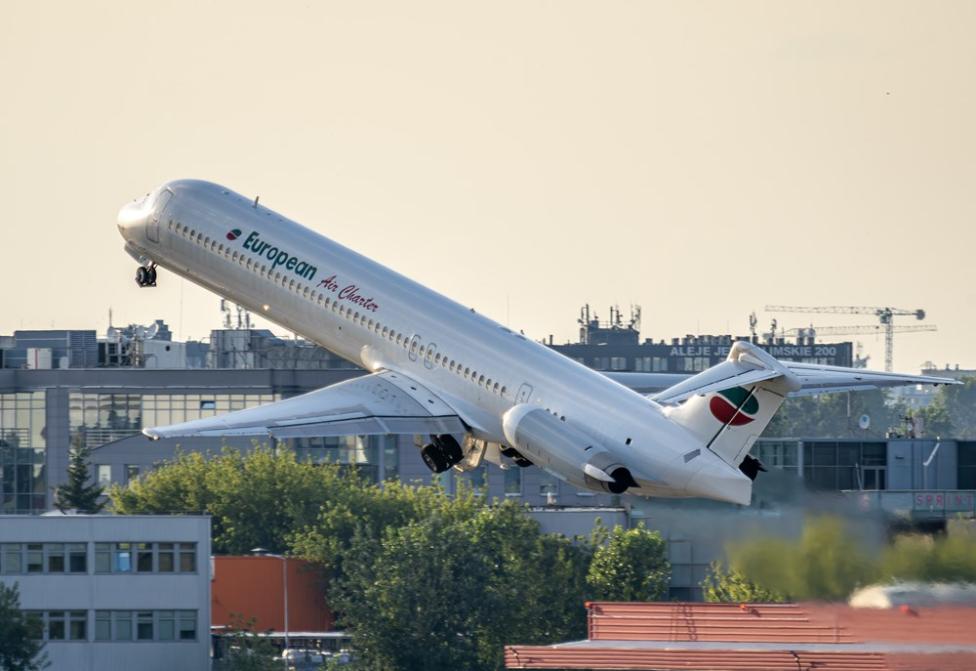 MD-82 European Air Charter w Warszawie - start (fot. Piotr Bożyk)