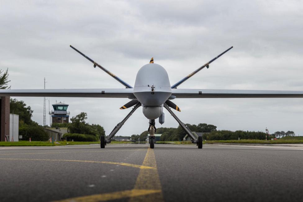 MQ-9 Reaper należocy do Królewskich Holenderskich Sił Powietrznych na lotnisku (fot. Koninklijke Luchtmacht, Facebook)