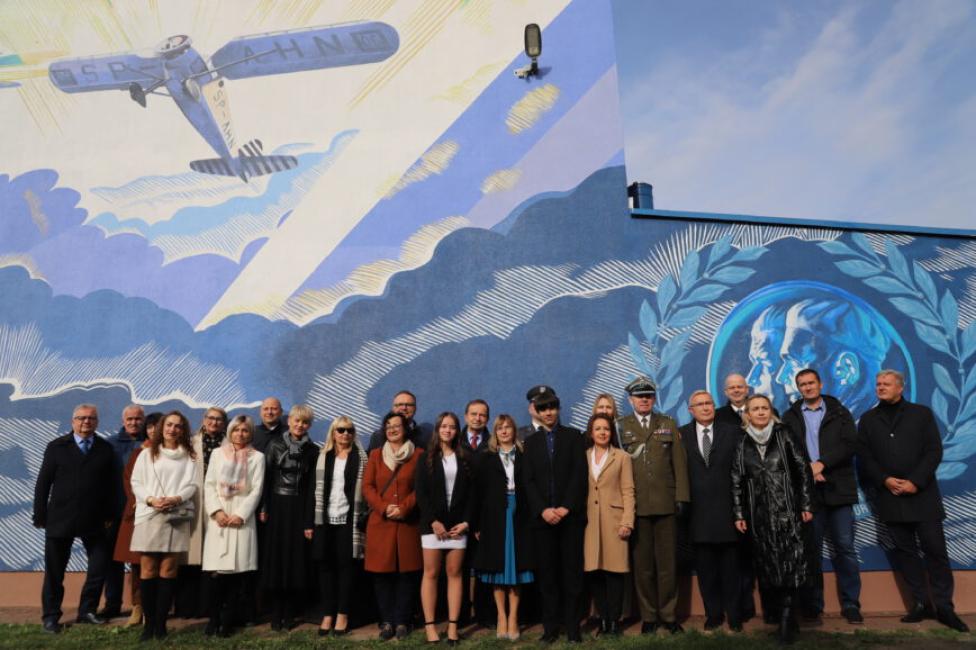 W Mielcu odsłonięto lotniczy mural (fot. UM w Mielcu)