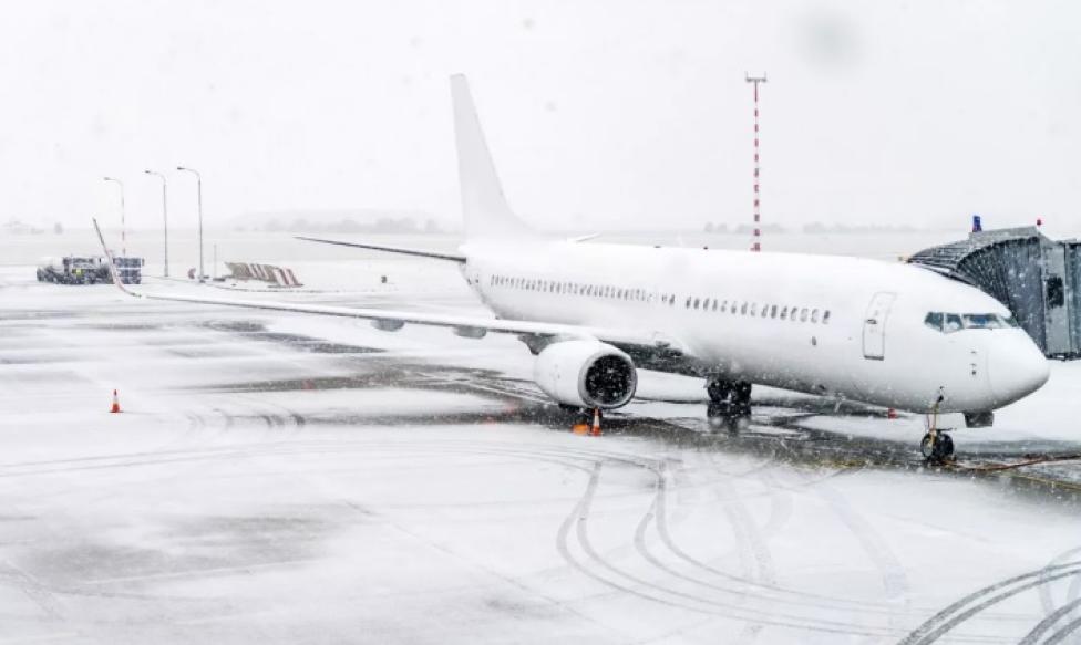 Niekorzystne warunki atmosferyczne na lotnisku, fot. Euronews