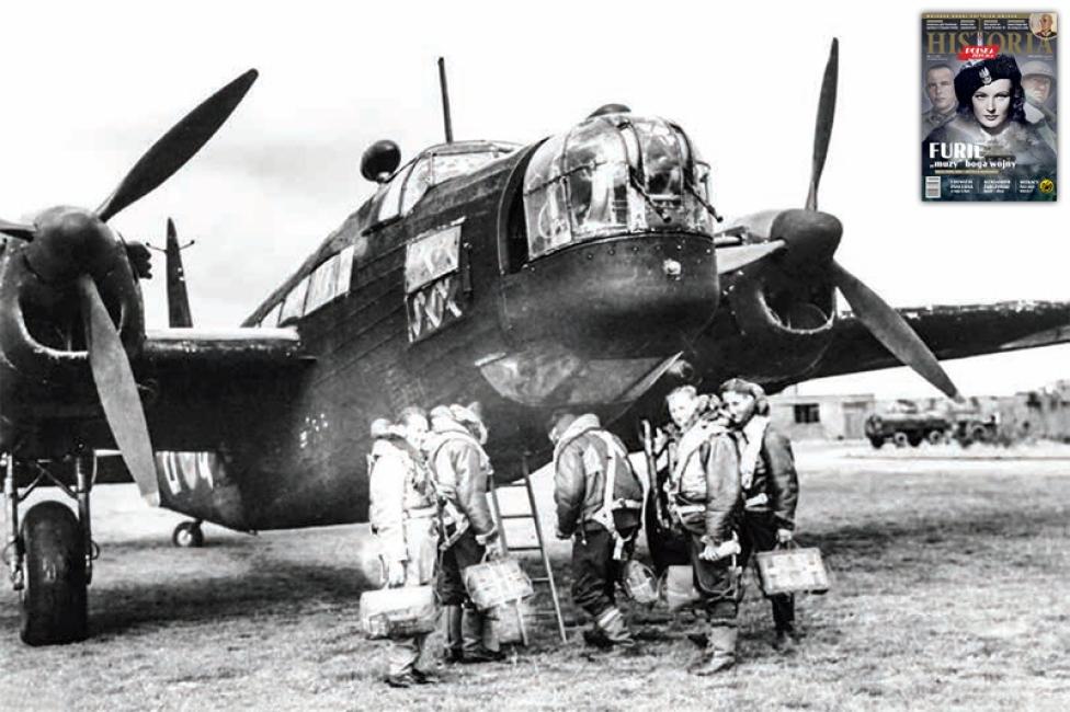 Załoga zajmuje miejsca w samolocie bombowym Wellington Mk II z silnikami rzędowymi Rolls-Royce Merlin X (fot. Zbiory W. Krajewskiego)