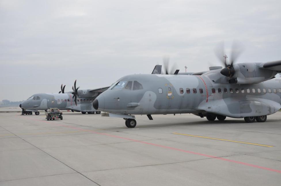 Dwa samoloty CASA C-295M na lotnisku w Krakowie (fot. 8 Baza Lotnictwa Transportowego)