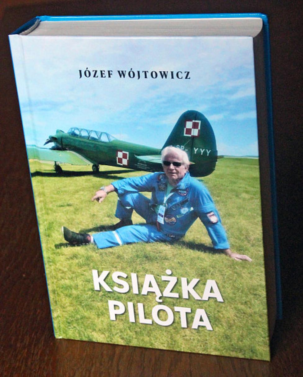 Książka pilota (fot. Stowarzyszenie Lotnictwa Eksperymentalnego EAA 991)