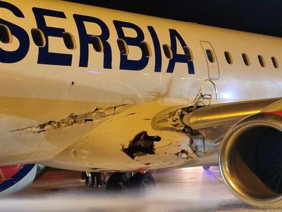 Uszkodzenia E195 Air Serbia, fot. avherald