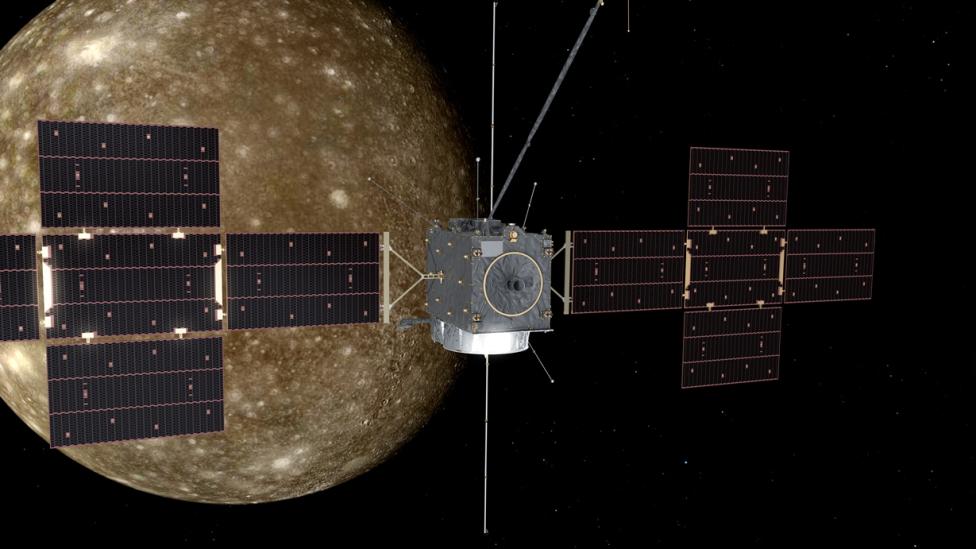 Przelot sondy Jupiter Icy Moons Explorer (JUICE) obok Callisto - wizja artystyczna (fot. ESA)