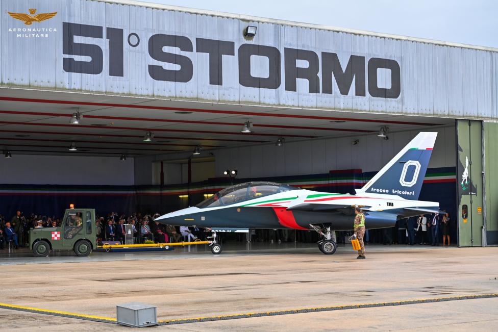 M-346 w malowaniu Frecce Tricolori zaprezentowany w Istranie (fot. Aeronautica Militare, Facebook) M-346 w malowaniu Frecce Tricolori zaprezentowany w Istranie (fot. Aeronautica Militare, Facebook)