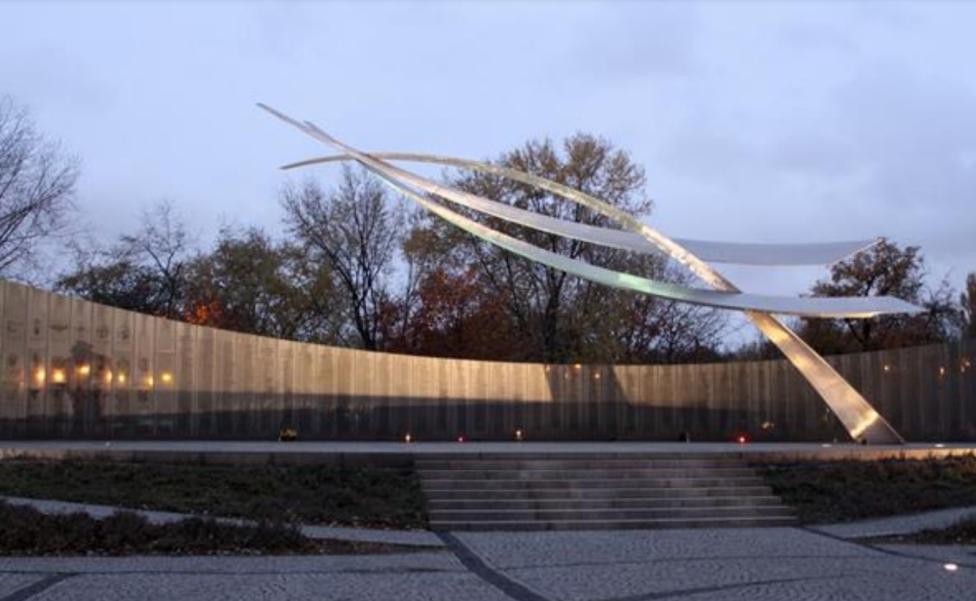 Pomnik Poległych Lotników Polskich (fot. Stowarzyszenie Lotników Polskich)