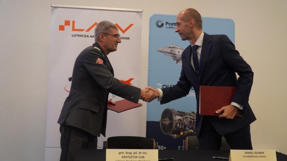 LAW i Pratt &amp; Whitney Rzeszów podpisały list intencyjny dot. współpracy szkoleniowej obejmującej silniki F100 i F135 (fot. Lotnicza Akademia Wojskowa)