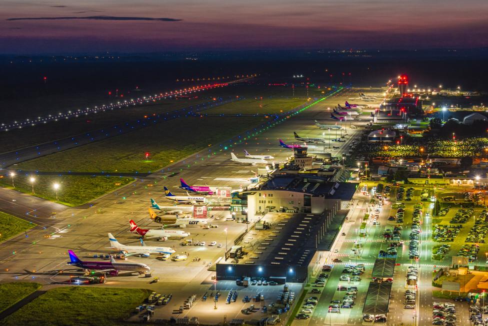 Port Lotniczy Katowice - widok z góry na całe lotnisko (fot. Piotr Adamczyk)