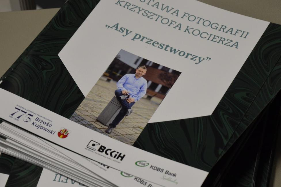 Wernisaż wystawy 'Asy przestworzy' (fot. 8 Baza Lotnictwa Transportowego)