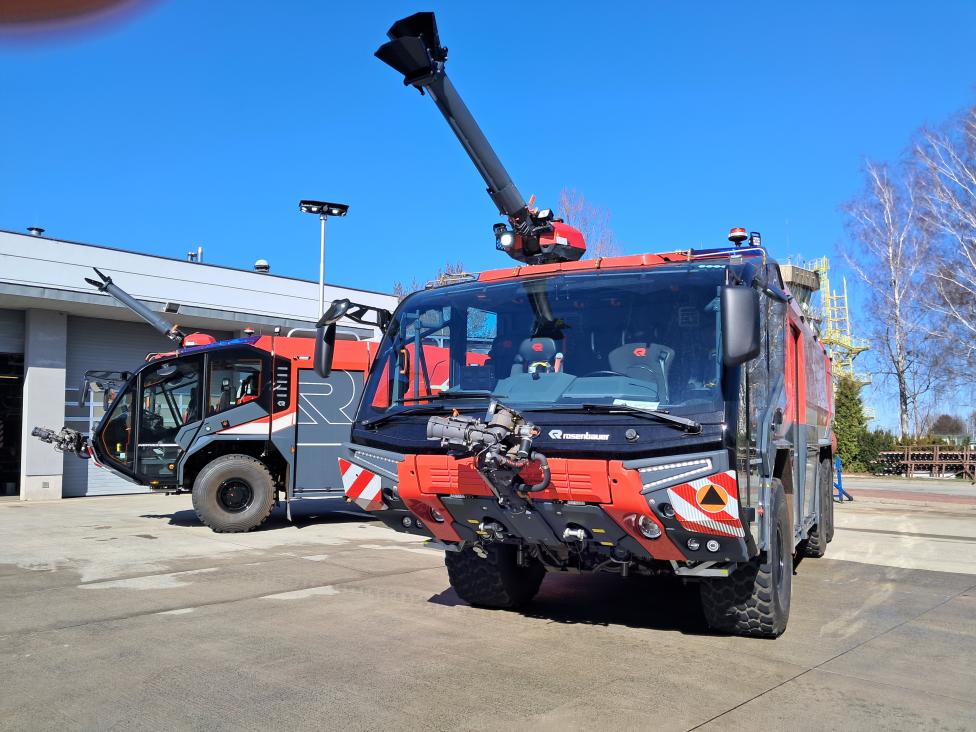 Nowe samochody Lotniskowej Służby Ratowniczo-Gaśniczej w Porcie Lotniczym Kraków (fot. Kraków Airport)