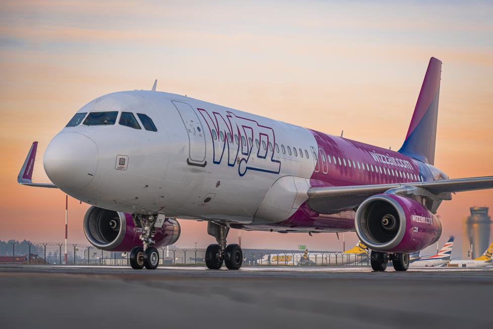 Port Lotniczy Katowice - samolot Wizz Air na płycie lotniska (fot. Piotr Adamczyk) Port Lotniczy Katowice - samolot Wizz Air na płycie lotniska (fot. Piotr Adamczyk)