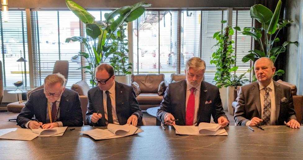 Polskie Porty Lotnicze, Centralny Port Komunikacyjny oraz Polish Airports Academy podpisały strategiczne porozumienie na rzecz rozwoju kompetencji w branży lotniczej (fot. PPL)