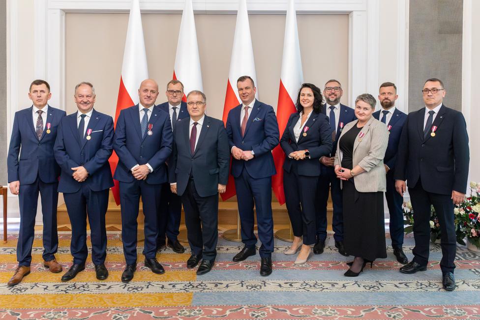 Prezydent RP uhonorował pracowników Portu Lotniczego Rzeszów-Jasionka im. Rodziny Ulmów (fot. Port Lotniczy Rzeszów-Jasionka)