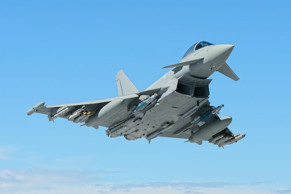 Eurofighter Typhoon w locie - widok z dołu (fot. BAE Systems)