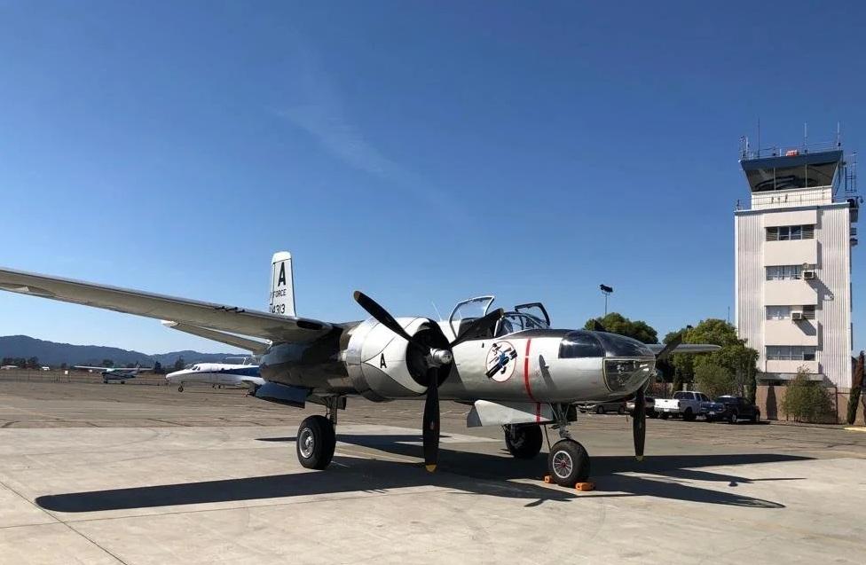 Nieprawdopodobna historia bombowca Douglas A-26C Invader który w lipcu 2025 przyleciał do Polski