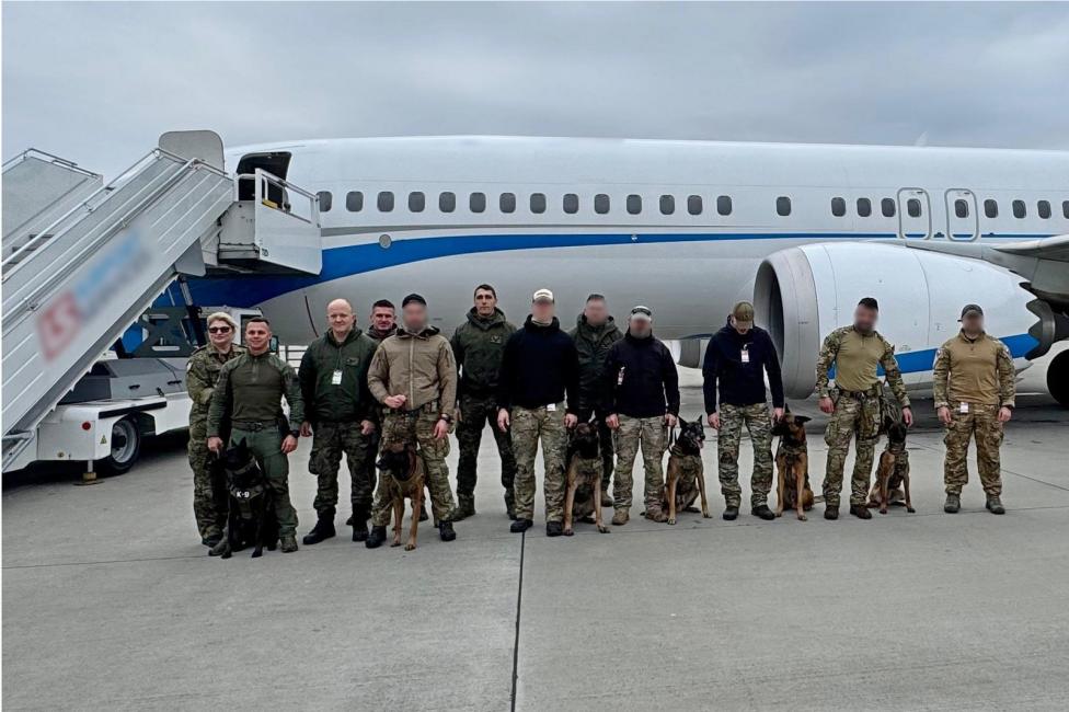Ćwiczenia w wykrywaniu materiałów wybuchowych i broni w Porcie Lotniczym Katowice (fot. Śląski OSG) Ćwiczenia w wykrywaniu materiałów wybuchowych i broni w Porcie Lotniczym Katowice (fot. Śląski OSG)