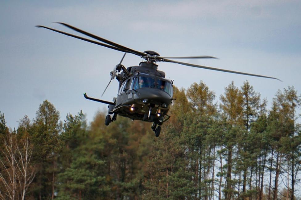 AW149 w locie - widok z przodu (fot. Jacek Szustakowski)