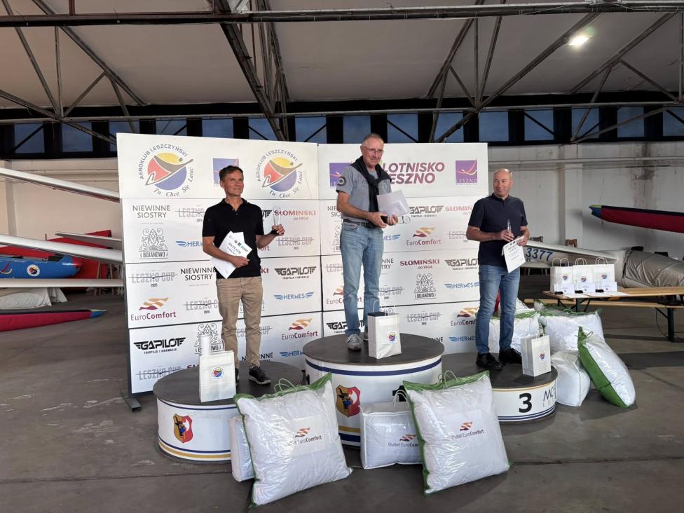 Ogólnopolskie Zawody Szybowcowe Leszno Cup 2025 w klasie Otwartej - podium, fot. Glide&amp;Race LEszno