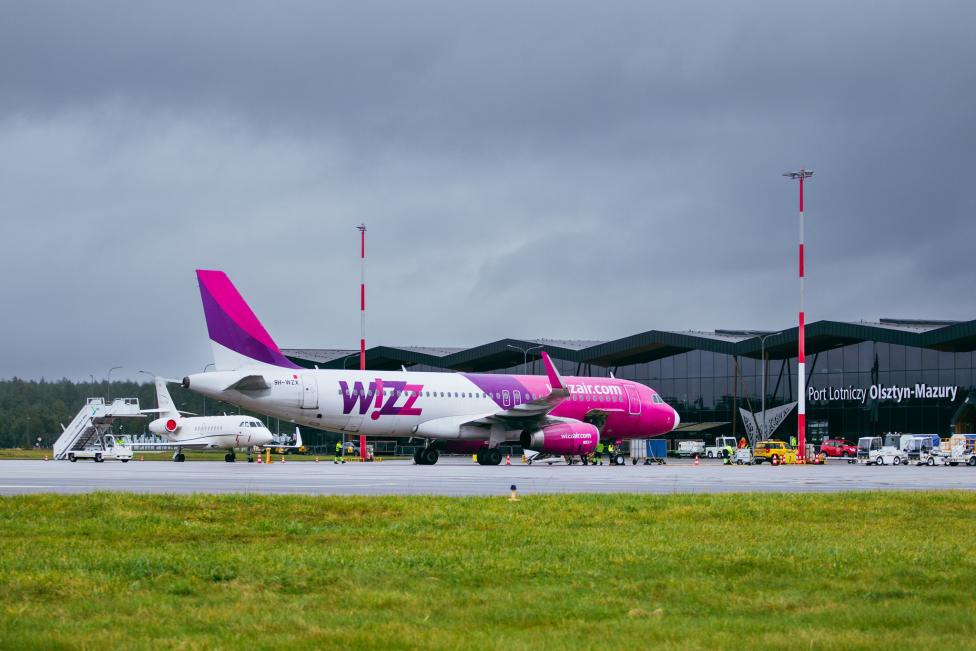 Port Lotniczy Olsztyn-Mazury - samolot Wizz Air na płycie (fot. Port Lotniczy Olsztyn-Mazury) Port Lotniczy Olsztyn-Mazury - samolot Wizz Air na płycie (fot. Port Lotniczy Olsztyn-Mazury)