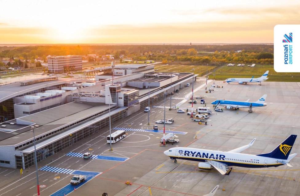 Port Lotniczy Poznań-Ławica - samoloty na płycie przy terminalu (fot. POZnan Airport, Facebook)